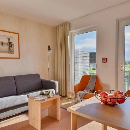 Gruenfink 04 Im Wreecher Idyll Ruegen By Ruyastay * פוטבוס